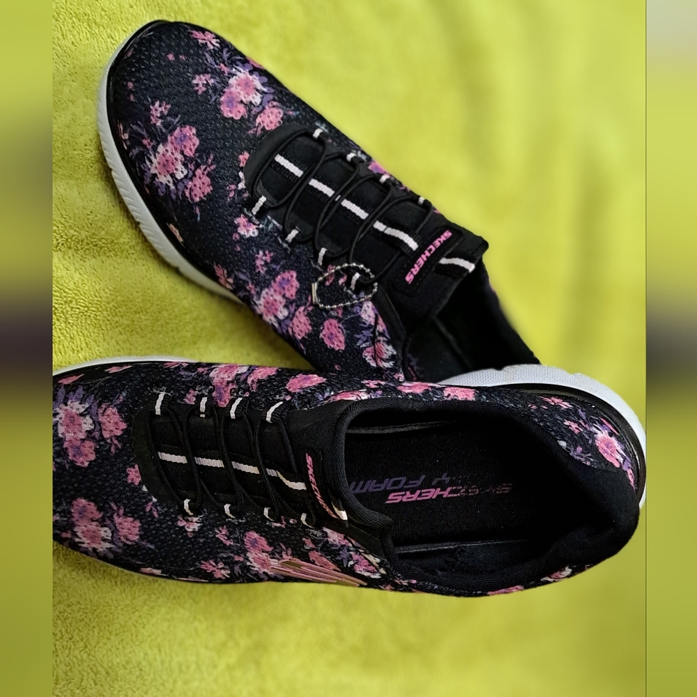 Skechers Women's Floral Black and Pink Sneakers